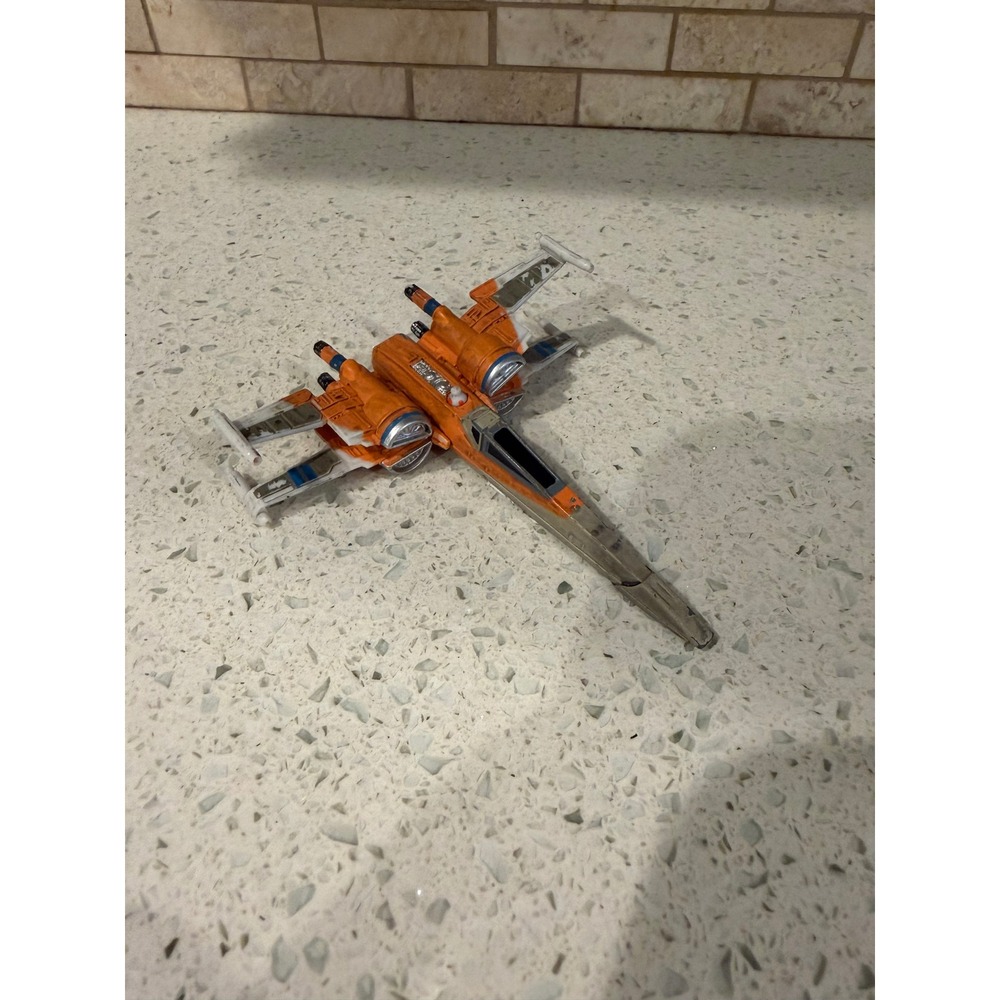 Star Wars Hot Wheels Starships Poe's X-Wing Starfighter Die-Cast Rise Skywalker